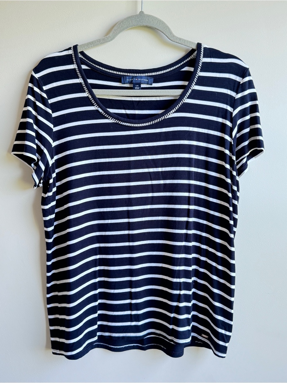 Tommy Hilfiger Navy and White Striped Women’s Scoop Neck Tee Size Large